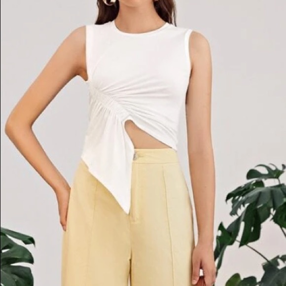 Asymmetrical hem tank - Picture 1 of 4